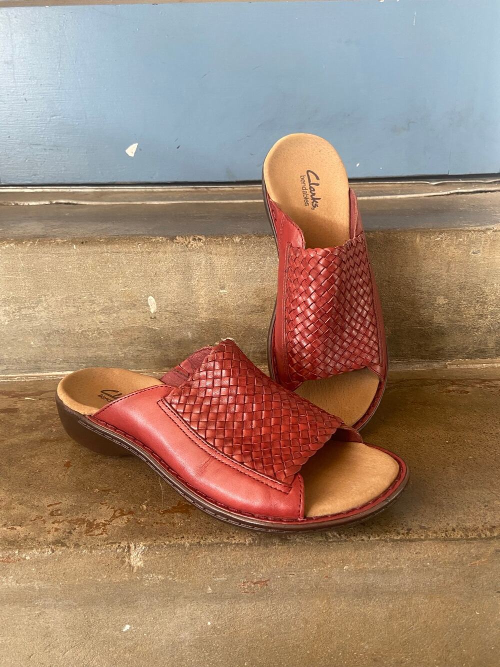 Clarks Bendables red woven leather one strap slide comfort sandals